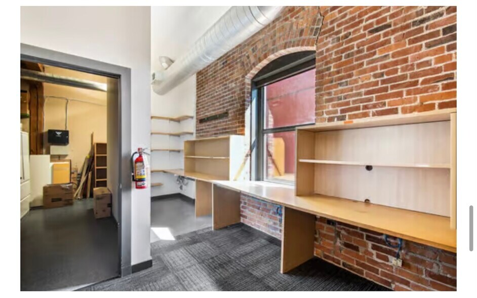 More Photos Of 101 E 26th St, Tacoma Office For Lease