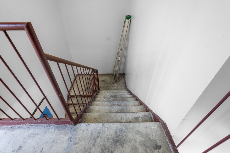 More Photos Of 403-409 Rue Saint-Roch, Montréal Warehouse For Lease