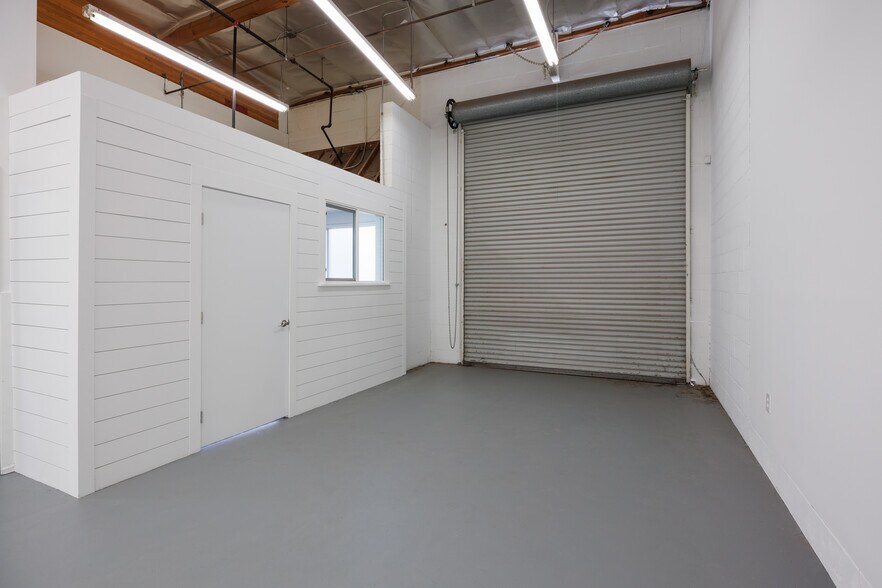 More Photos Of 2889 Bunsen Ave, Ventura Warehouse For Lease