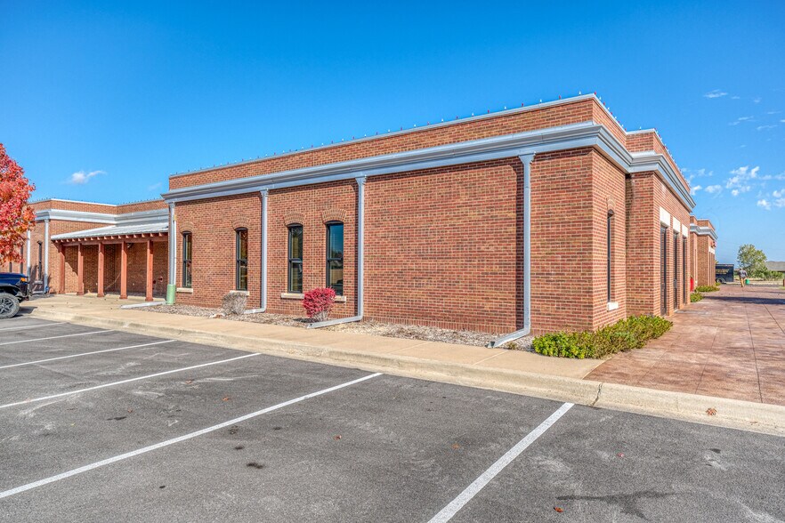 More Photos Of 1916 Martin Dr, Weatherford Office For Lease