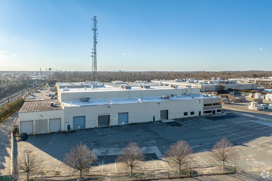 More Photos Of 1198 Prospect Ave, Westbury Warehouse For Lease