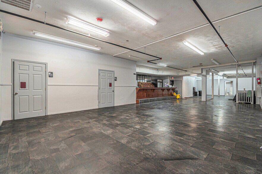 More Photos Of 6500 Railroad Ave, Omaha Restaurant For Sale