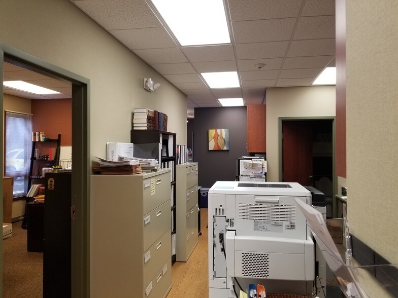 More Photos Of 820 E Terra Cotta Ave, Crystal Lake Office For Sale
