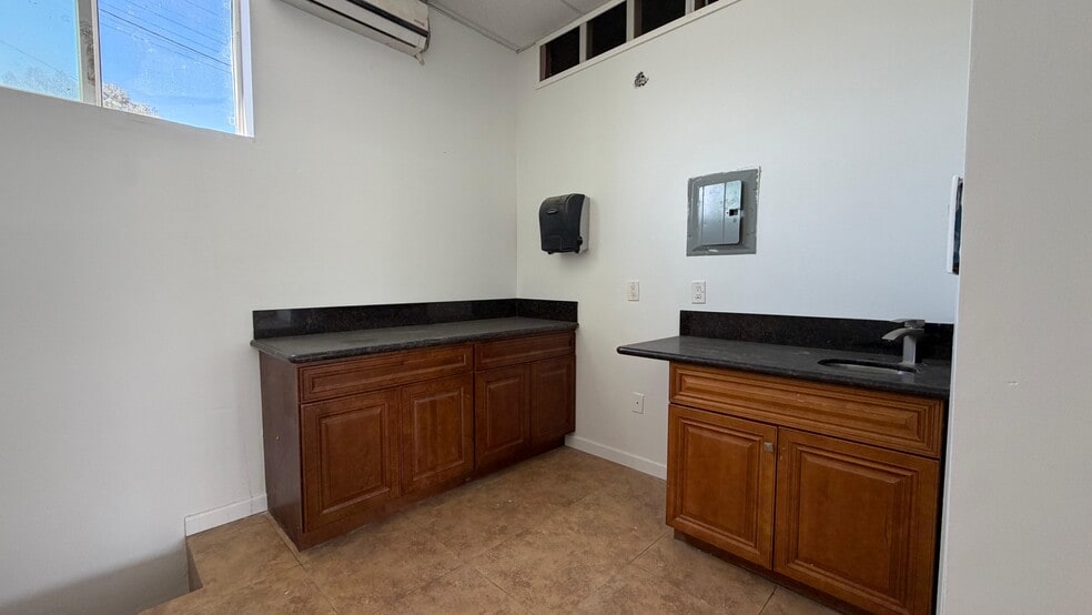 More Photos Of 560 El Cajon Blvd, El Cajon Storefront For Lease