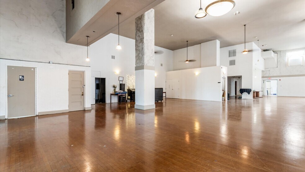 More Photos Of 85 E Main St, Newark Freestanding For Sale