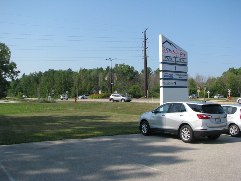 More Photos Of 3600 Velp Ave, Howard Light Distribution For Lease