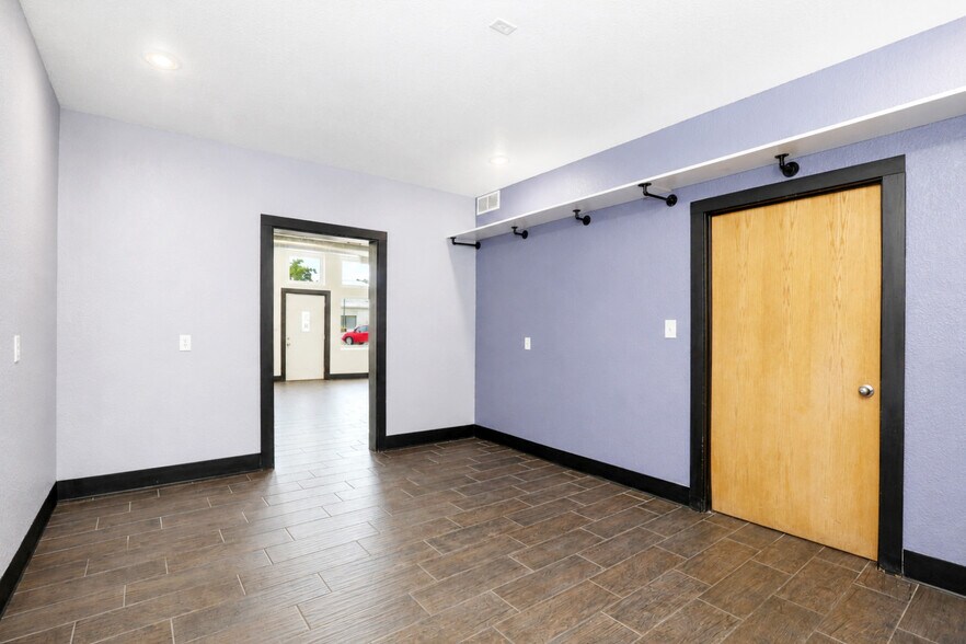 More Photos Of 123 Center Ave N, Mitchellville Office For Lease