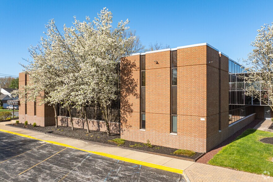 More Photos Of 800 Barksdale Rd, Newark Office For Sale