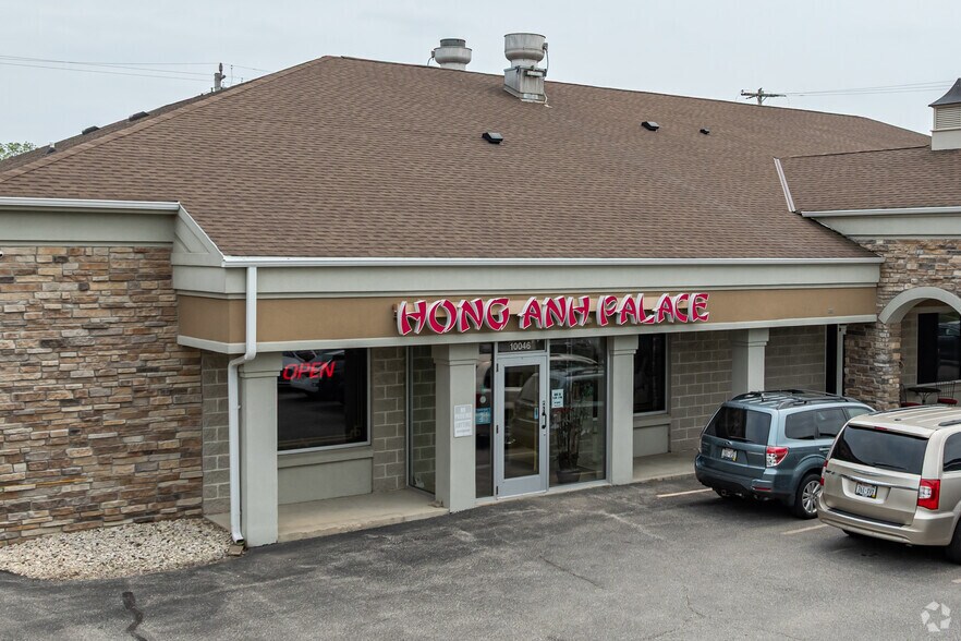 More Photos Of 10040-10046 N Port Washington Rd, Mequon Storefront Retail Office For Lease