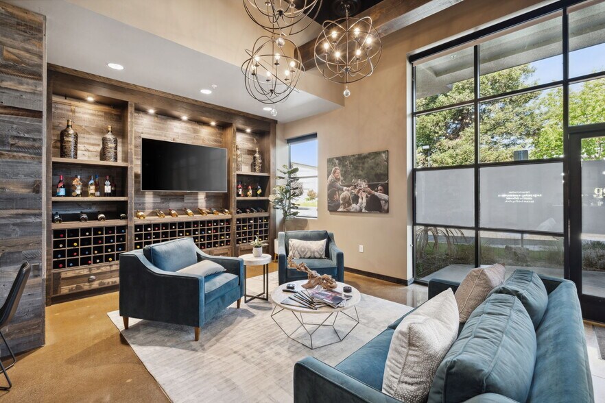 More Photos Of 560-562 Technology Way, Napa Warehouse For Lease