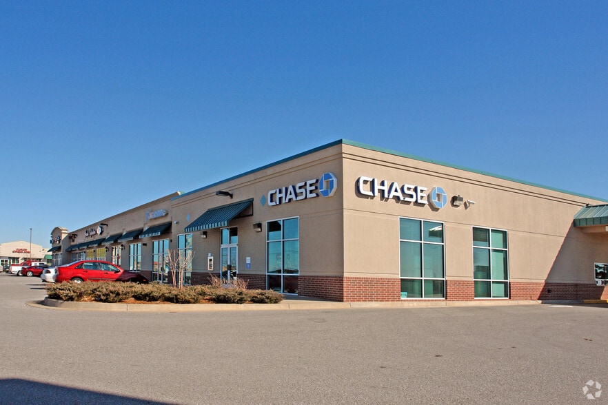 More Photos Of 1769-1779 Garth Brooks Blvd, Yukon Freestanding For Lease