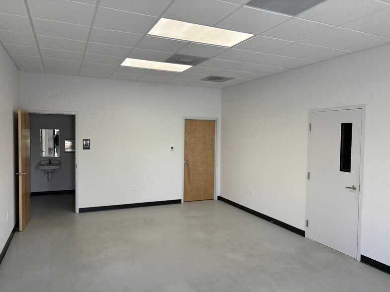 More Photos Of 715 Golden Spike Ln, Sanford Warehouse For Lease