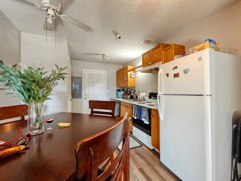More Photos Of 2401 Viking Dr, Humboldt Apartments For Sale