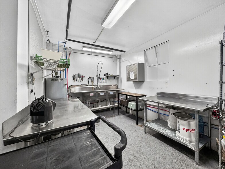More Photos Of 2206 7th Ave, Altoona Restaurant For Sale