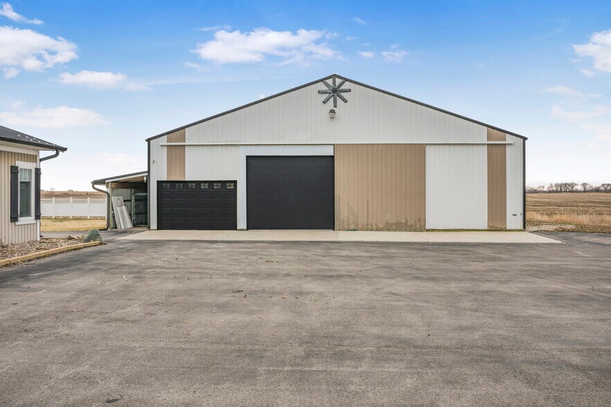 More Photos Of 90917 240th St, Austin Light Distribution For Sale