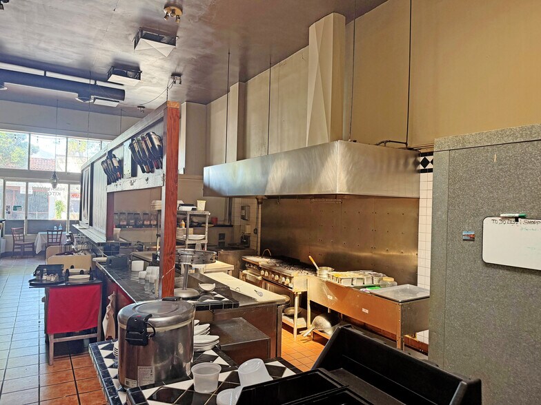 More Photos Of 431 State St, Santa Barbara Restaurant For Sale