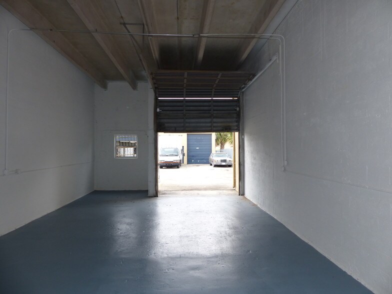 More Photos Of 9807-9808 NW 80th Ave, Hialeah Warehouse For Lease