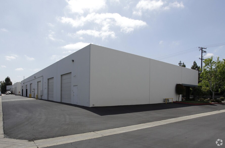 More Photos Of 4051 E La Palma Ave, Anaheim Warehouse For Lease