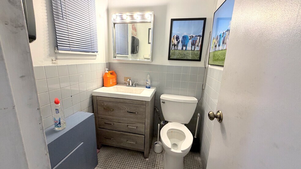 More Photos Of 4828 Sunrise Hwy, Massapequa Park Storefront For Lease