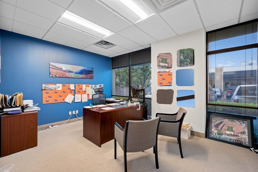 More Photos Of 4500-4540 Beltway Dr, Addison Showroom For Lease