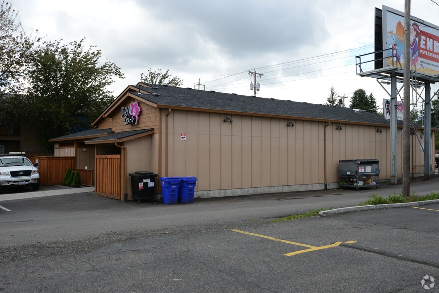 Primary Photo Of 15826 SE Division St, Portland Bar For Lease
