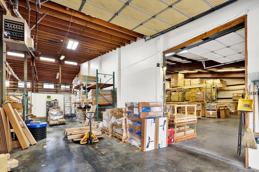 More Photos Of 2222 Queen St, Bellingham Warehouse For Lease
