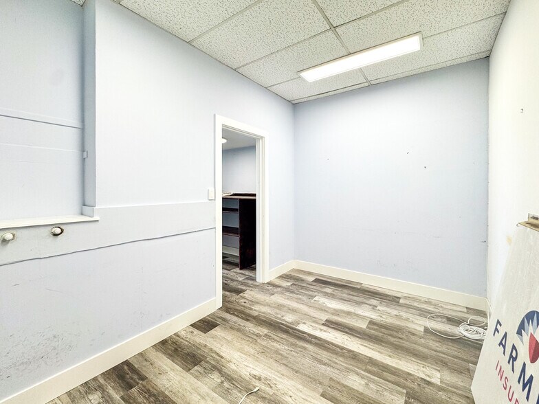 More Photos Of 2140 S El Camino Real, San Mateo Storefront Retail Residential For Lease