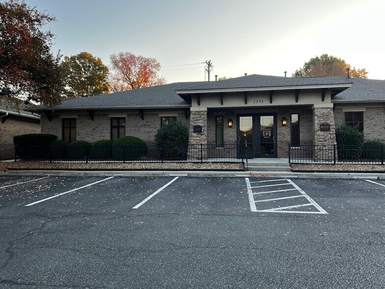 More Photos Of 1258 Mann Dr, Matthews Medical For Sale