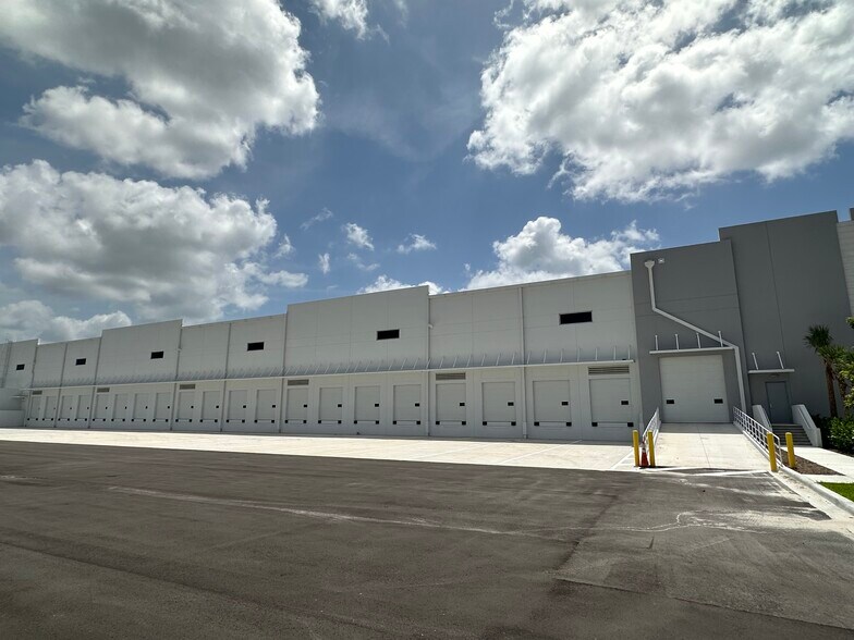 More Photos Of 1100 Old Dixie Hwy, Lake Park Distribution For Sale