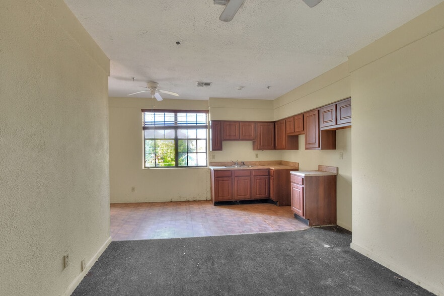 More Photos Of 206 Pilaklakaha Ave, Auburndale Apartments For Sale