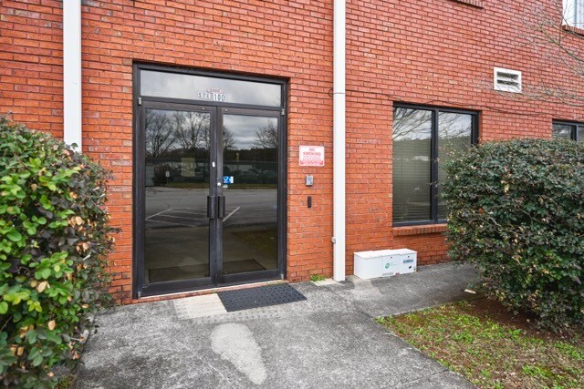 More Photos Of 2465 Main St, Atlanta Medical For Sale