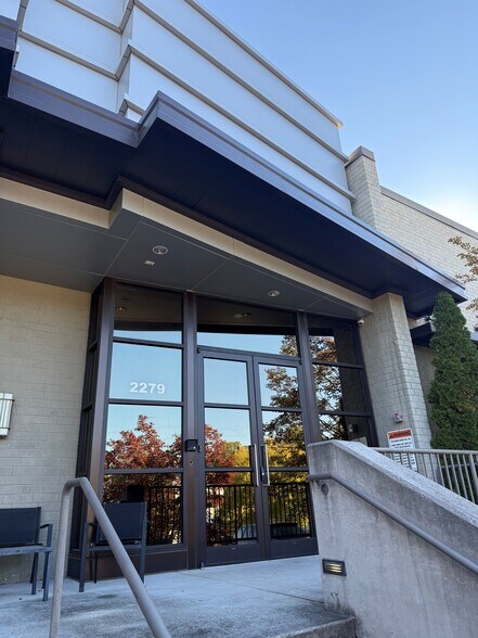 More Photos Of 2279 Defoor Hills Rd NW, Atlanta Warehouse For Lease