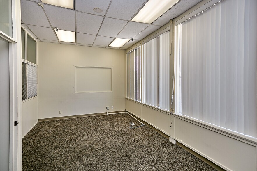 More Photos Of 5300 Harbor St, Commerce Warehouse For Lease