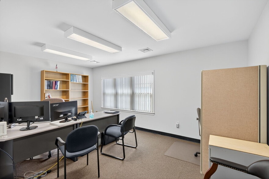 More Photos Of 6614 Ruppsville Rd, Allentown Office For Lease