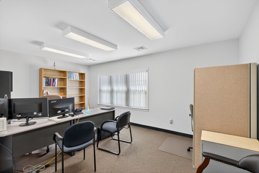 More Photos Of 6614 Ruppsville Rd, Allentown Office For Sale