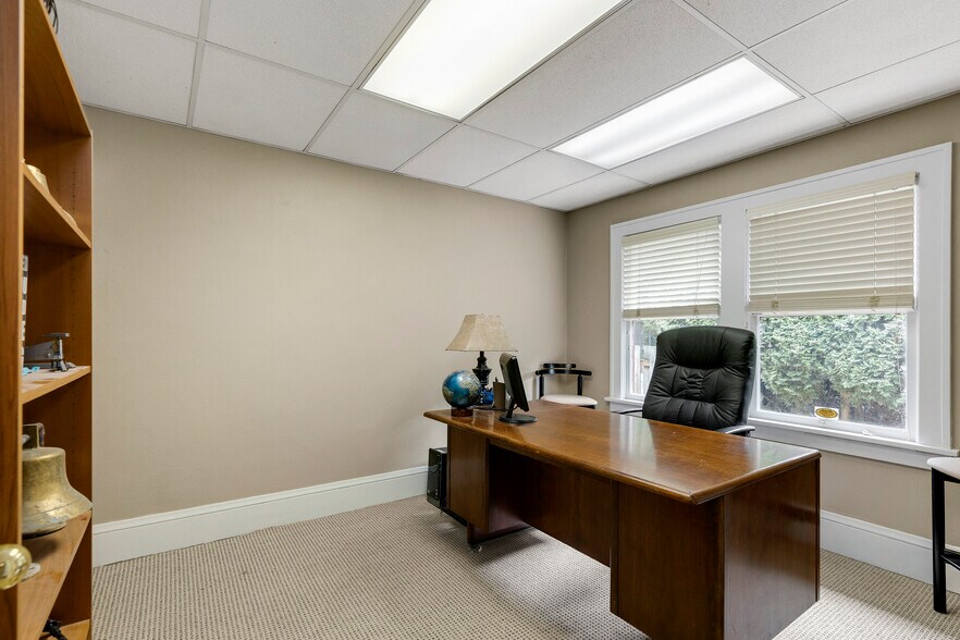 More Photos Of 1742 NE 43rd Ave, Portland Office Residential For Sale