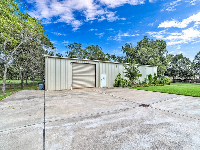 More Photos Of 3130 Bowser Rd, Fulshear Specialty For Sale