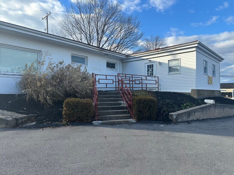 More Photos Of 2550 E Market St, York General Retail For Sale