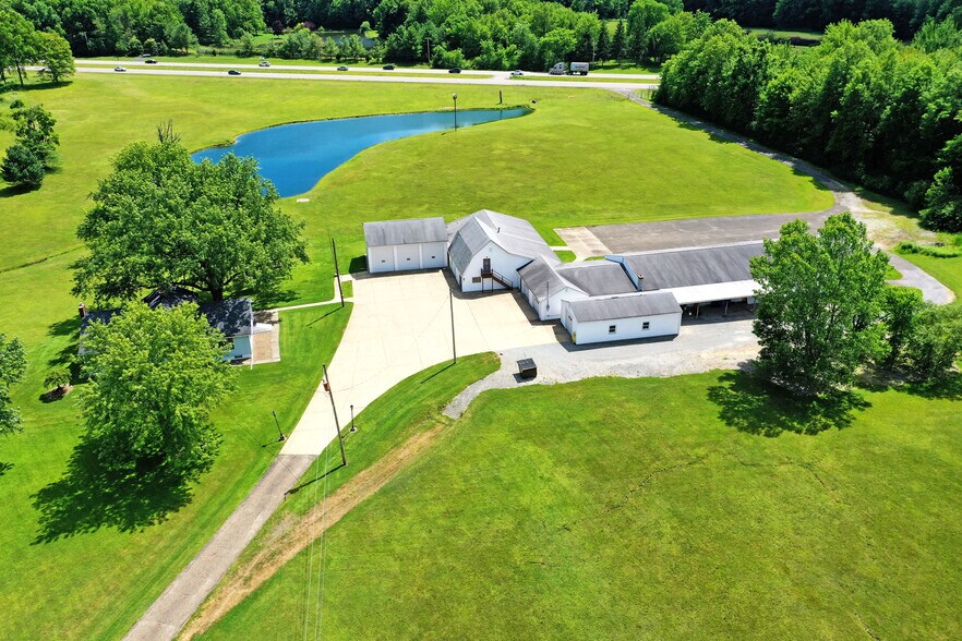 More Photos Of 4085 Herner County Line Rd, Southington Showroom For Sale