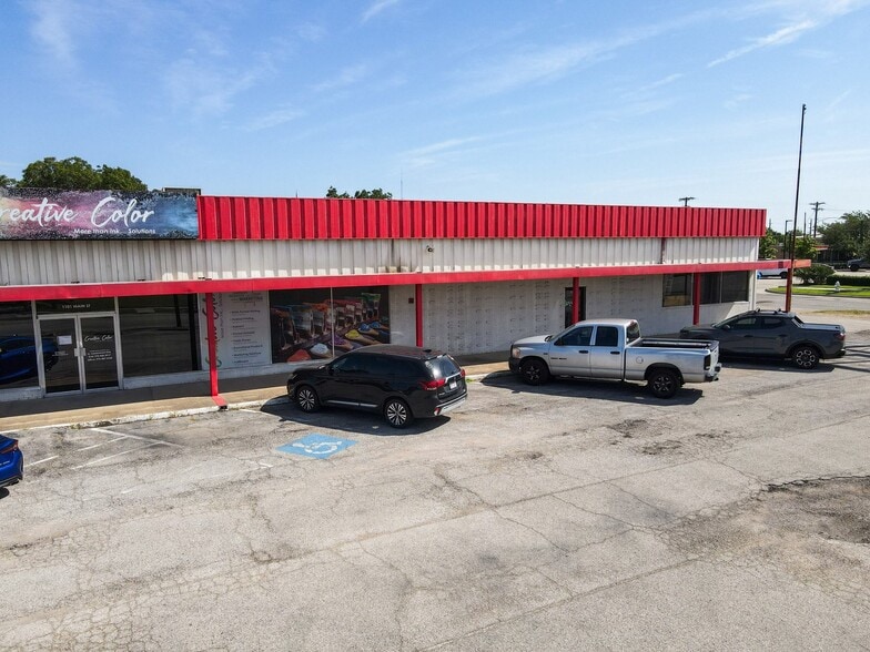 More Photos Of 1101 Main St, Garland Warehouse For Sale