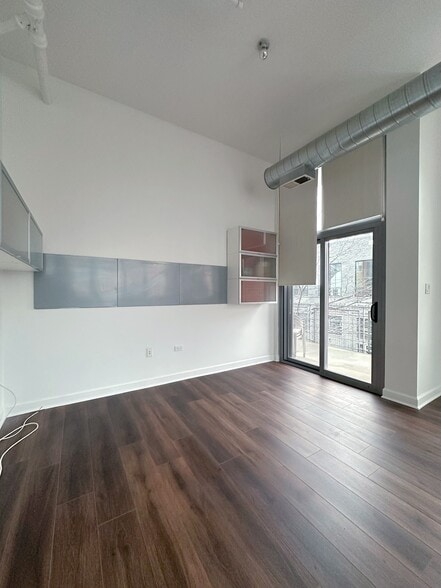 More Photos Of 824 W Superior St, Chicago Office Residential For Sale