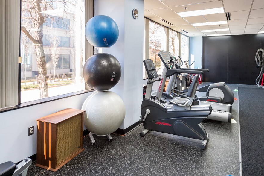 More Photos Of 2850 Eisenhower Ave, Alexandria Office For Lease