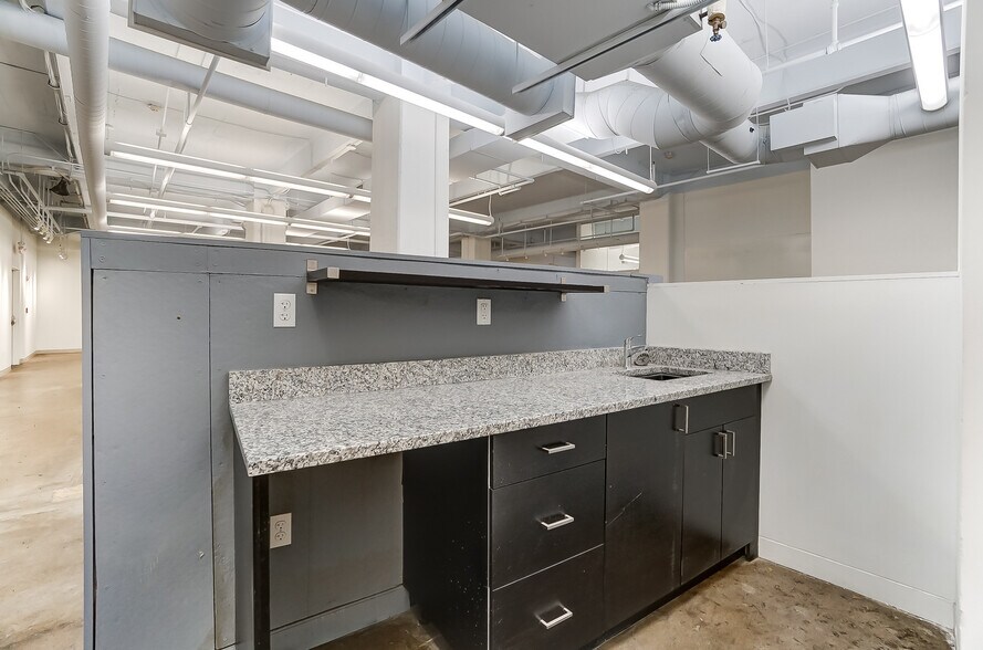 More Photos Of 20 E Central Pky, Cincinnati Office Residential For Lease