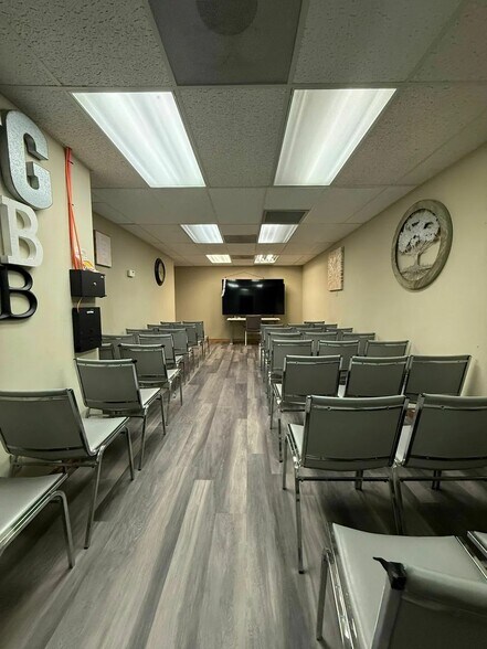 More Photos Of 8330-8350 Meadow Rd, Dallas Office For Sale