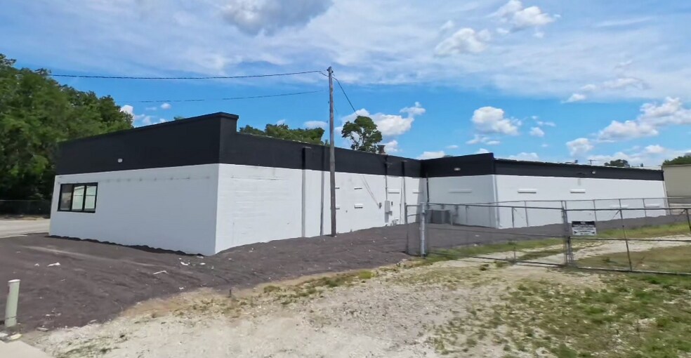 More Photos Of 1000 Monmouth Blvd, Galesburg Service For Sale