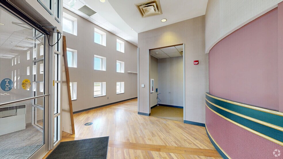 More Photos Of 800 S Tillotson Ave, Muncie Medical For Lease