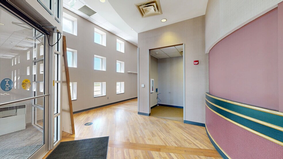More Photos Of 800 S Tillotson Ave, Muncie Medical For Lease