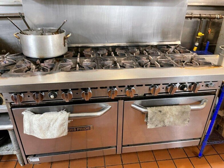 More Photos Of 834 Federal Rd, Brookfield General Retail For Lease