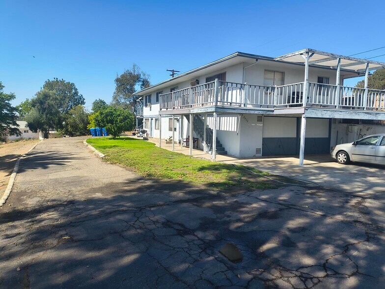 Primary Photo Of 9420 Emerald Grove Ave, Lakeside Apartments For Sale