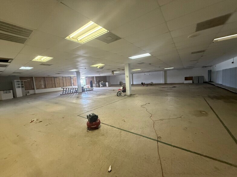 More Photos Of 1041 Highway 280/431 Byp, Phenix City Light Distribution For Lease